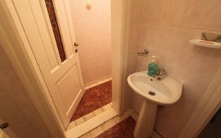 Casă / Vilă cu 8 camere de vânzare în zona Semicentral - Poză 31