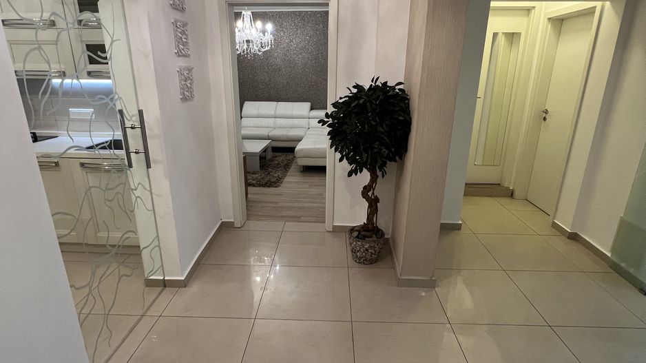 Apartament Lux 4 camere metrou loc parcare - Poză 2