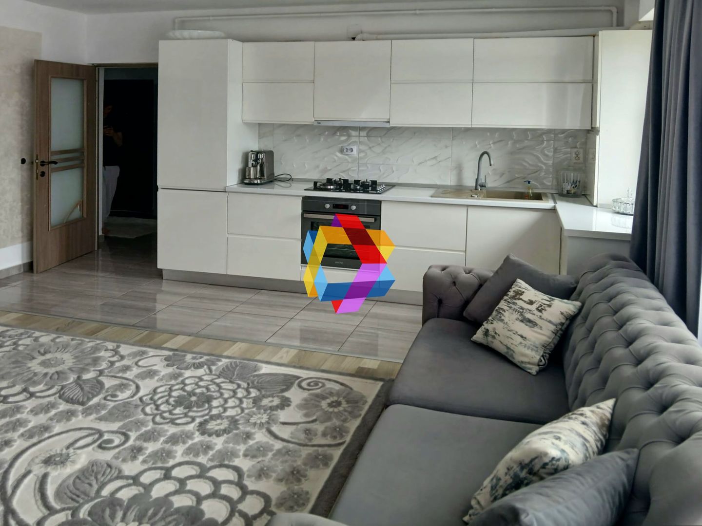 Apartament cu trei camere, zona Tractorul - Coresi, 70 mp - Poză 4