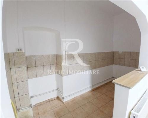 Casa 2 camere | Renovata Recent | Oradea | - Poză 1