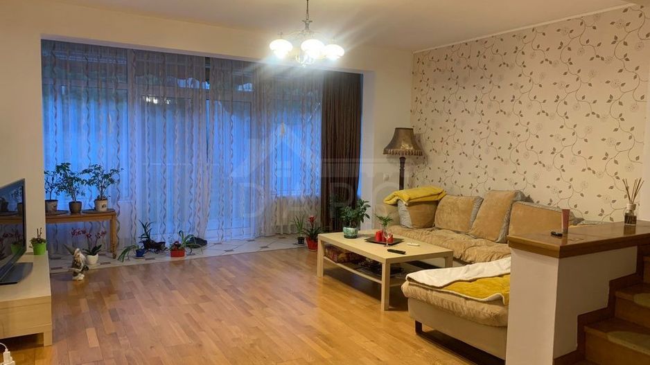 Se inchiriaza casa 3 dormitoare, living, dining, garaj Str Muntenia - Poză 1