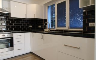 Ciarda Rosie,  4 dormitoare + 2 bai + 2 bucatarii, centrala proprie. - Poză 6