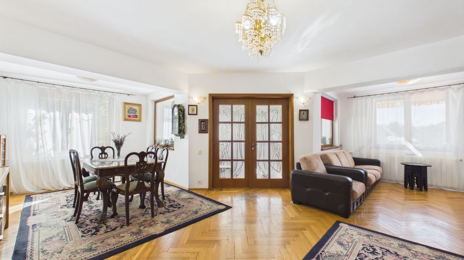 Vilă cu 8 camere de vânzare, piscina, livada, iesire la Balta Pasarea - Poză 6