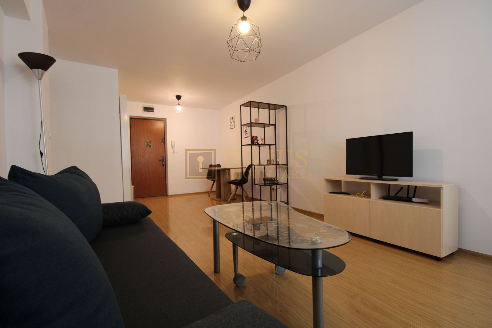 Piata Victoriei, 2 camere, centrala proprie, pet-friendly - Poză 1