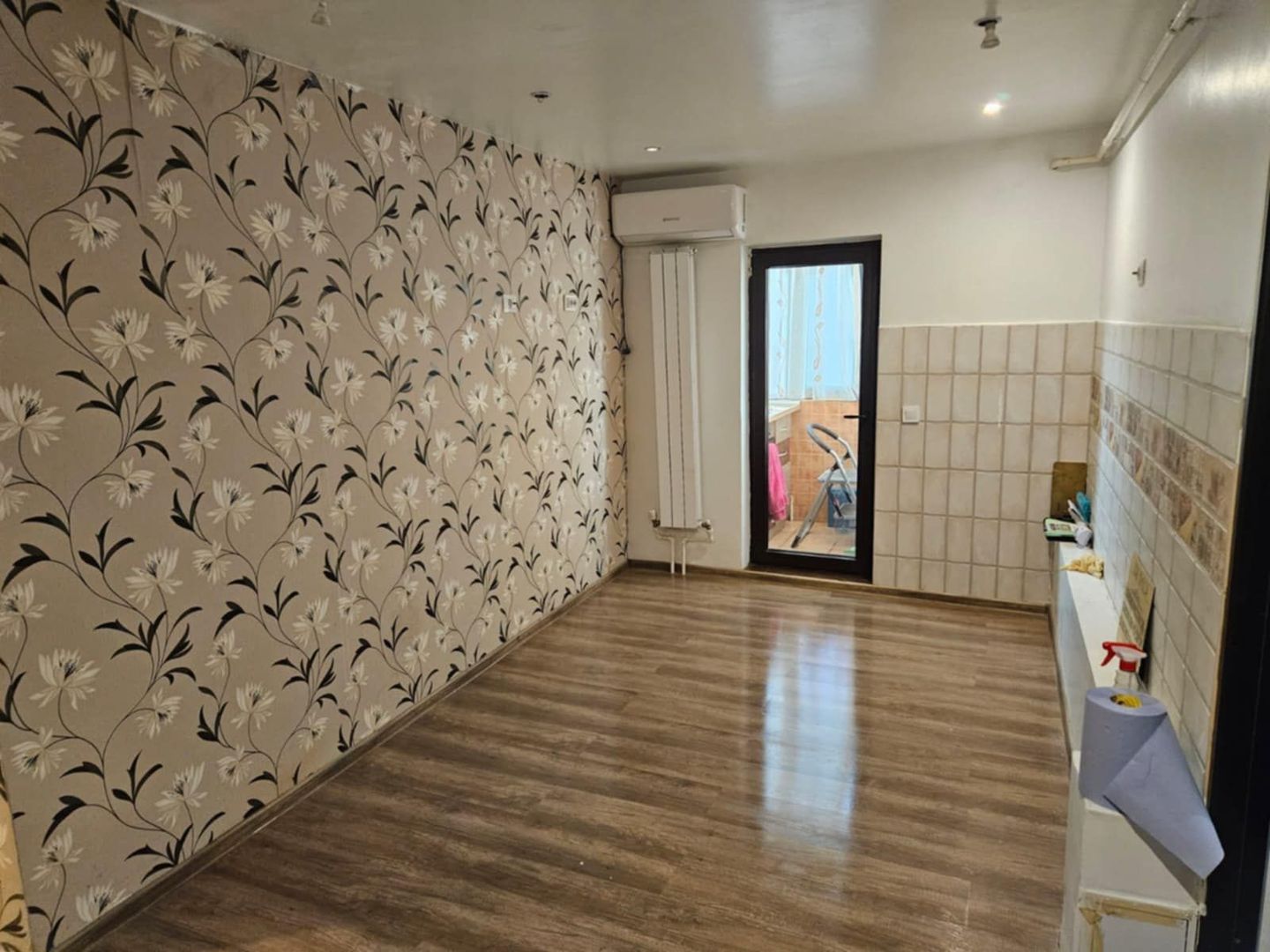 Apartament cu 3 camere, decomandate, etaj 4, zona FILATURII; - Poză 1