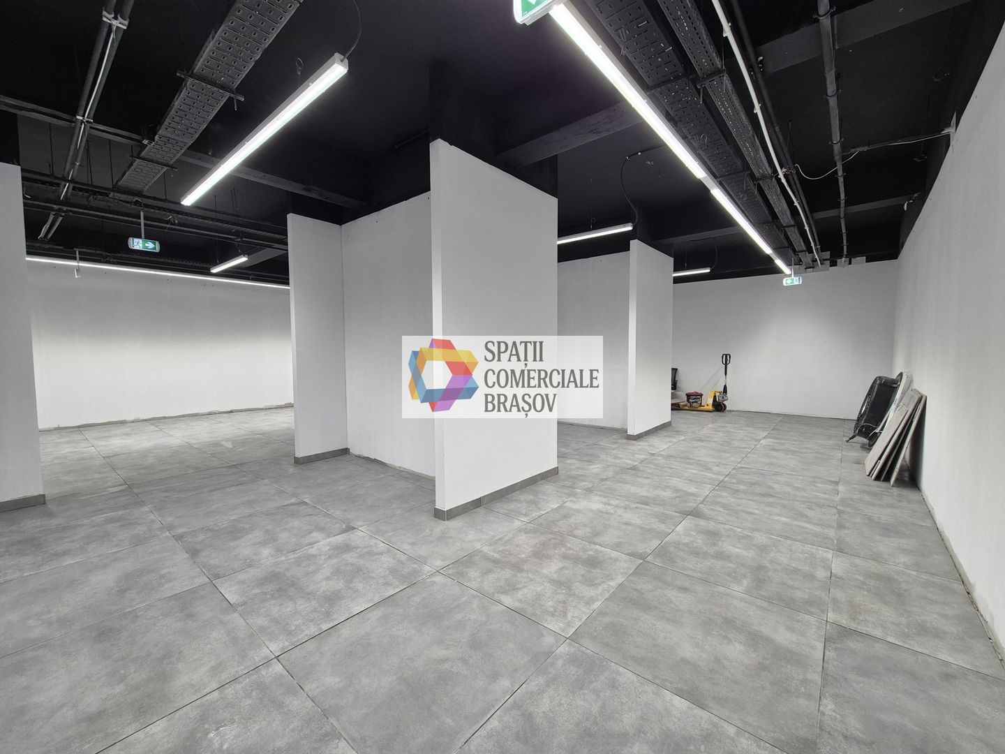 Spatiu comercial de inchiriat Brasov cu vad - 202 mp - Poză 3