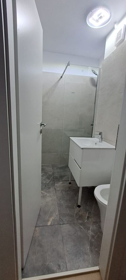 Apartament 2 camere, decomandat, Piata Victoriei, complet renovat, parter. - Poză 9