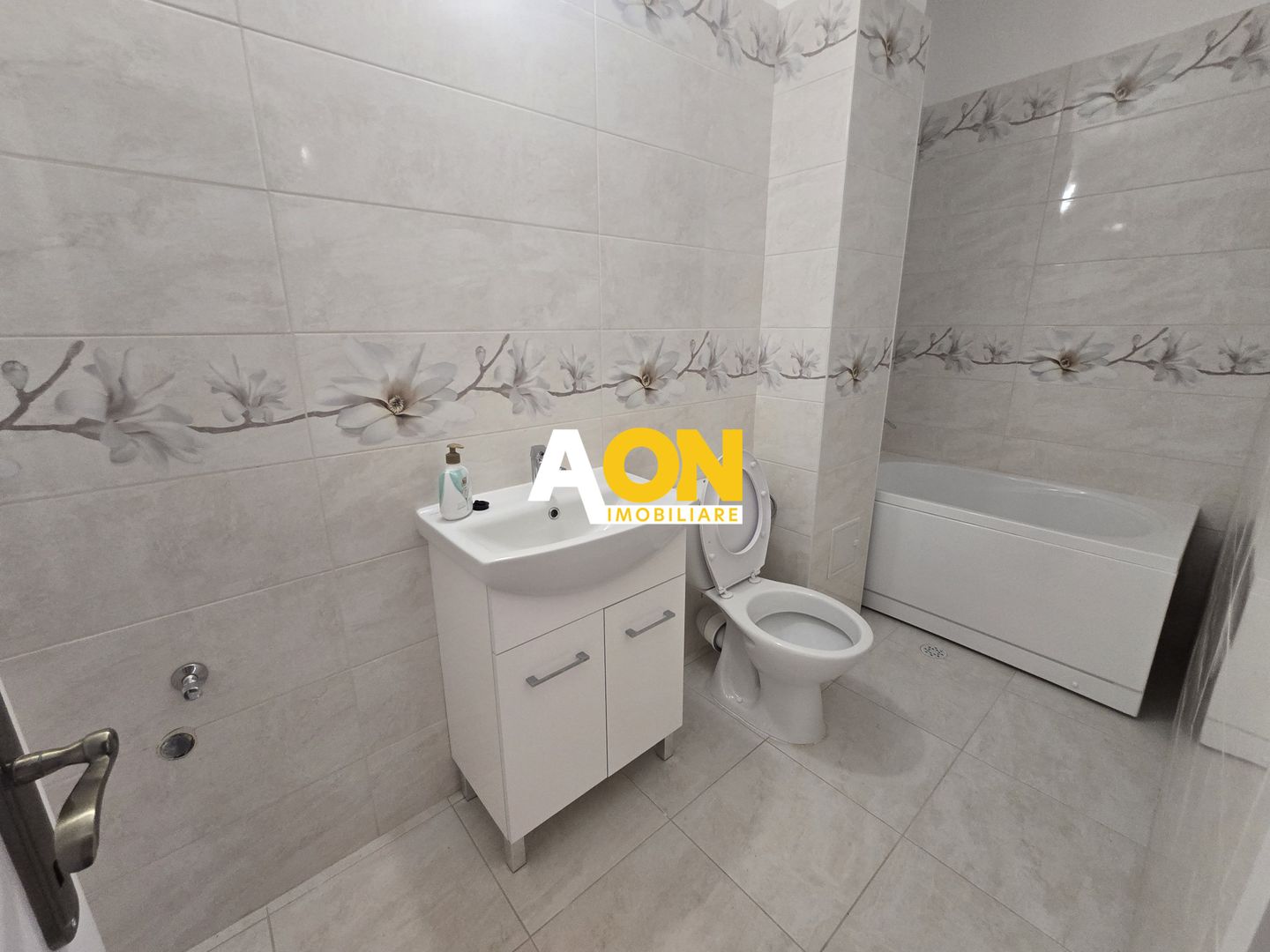 Apartament 3 Camere Renovat, Etaj 1, Cetate - Poză 5