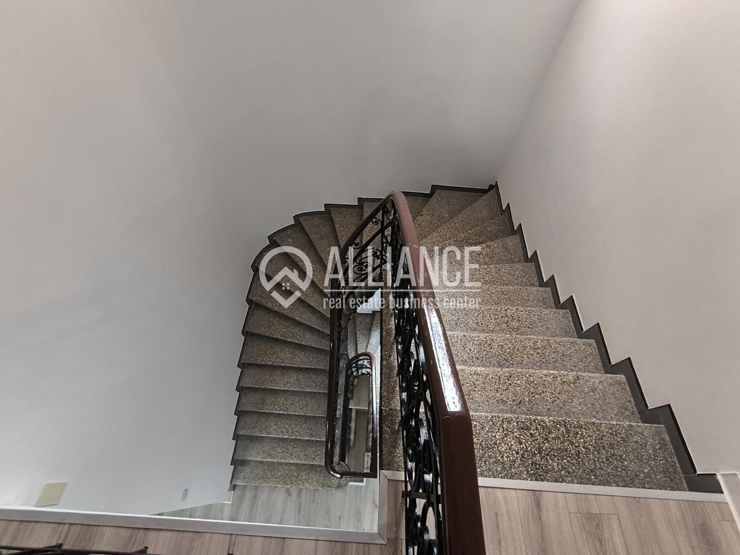 CENTRU HOTEL GRAND(COD03)- Cladire de birouri emblematica ! - Poză 13