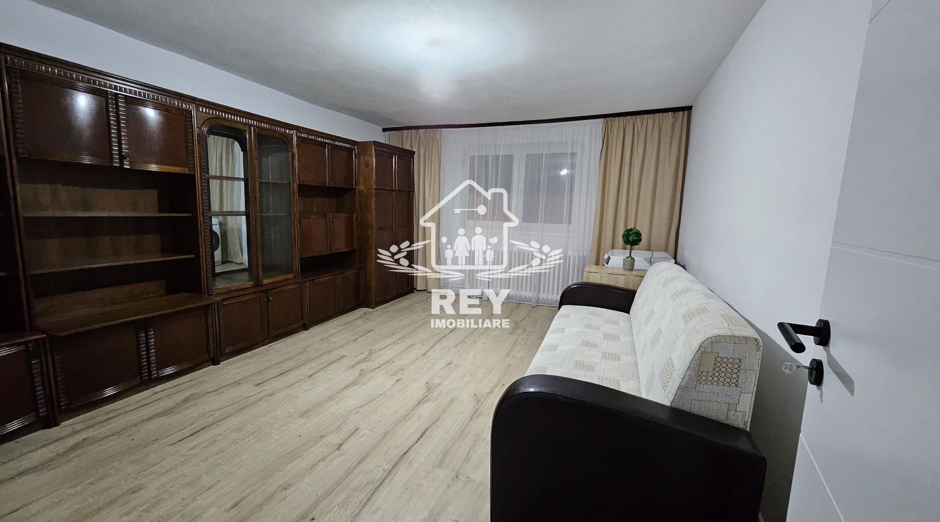 Casă Individuală Spațioasă | Grădină 300 mp cu Livadă și Seră | Garaj & Anexe - Poză 5