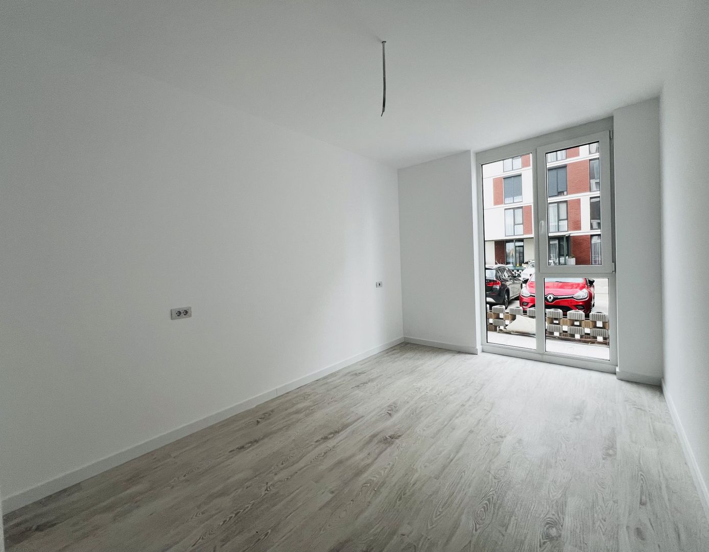 Apartament cu 2 camere si curte   -  Parter   -Zona Torontalului - Poză 3