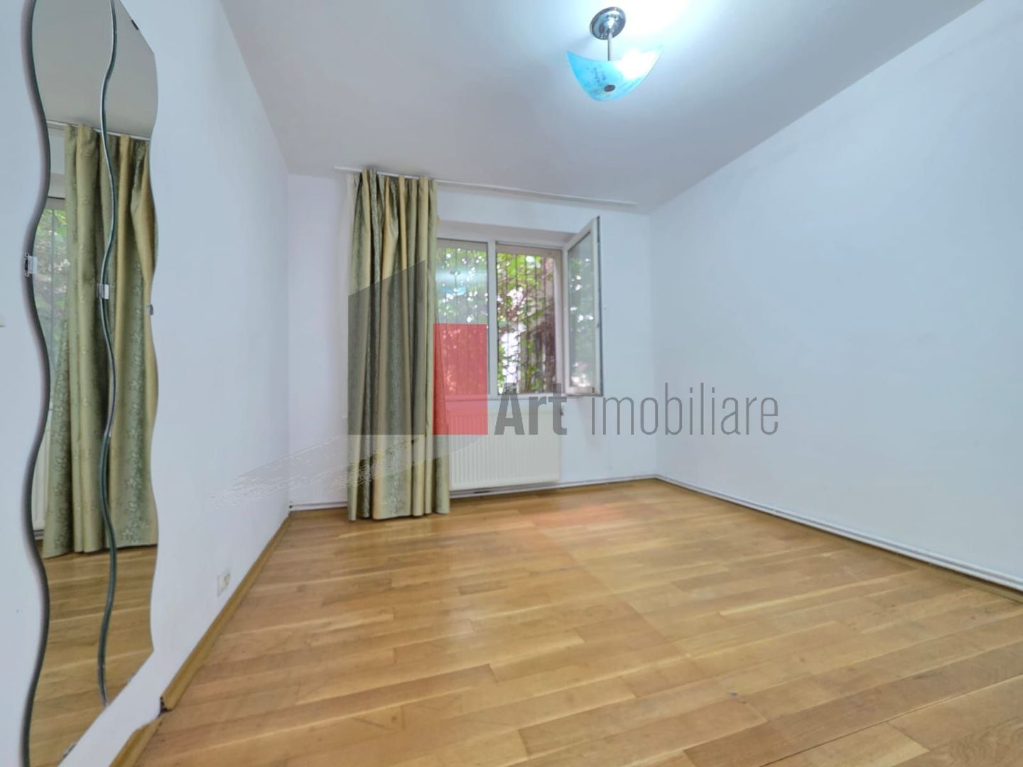 Apartament spațios cu 4 camere Crangasi - Poză 5