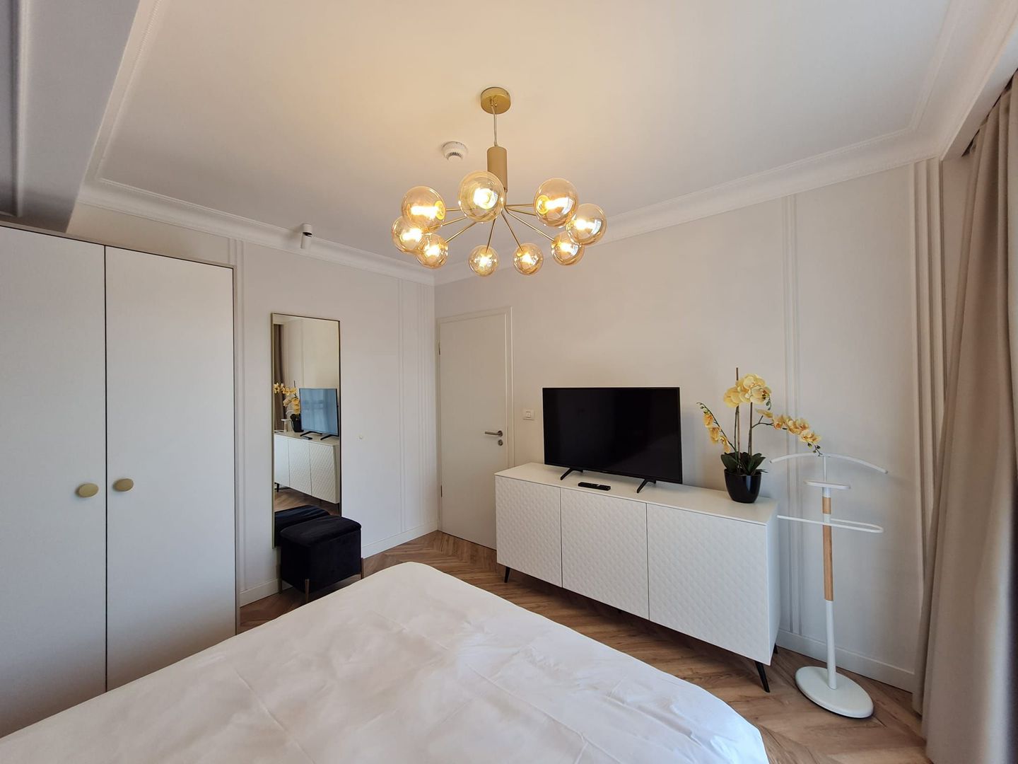 Elegantă și prestanță - Poză 17