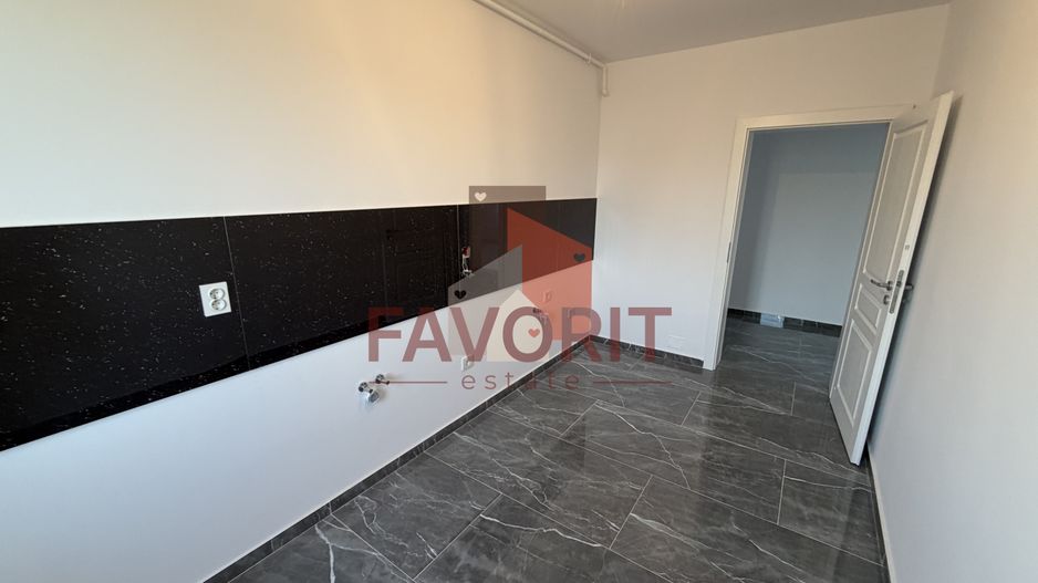 Disponibil imediat. Decomandat. TVA 21% inclus in pret - Poză 2