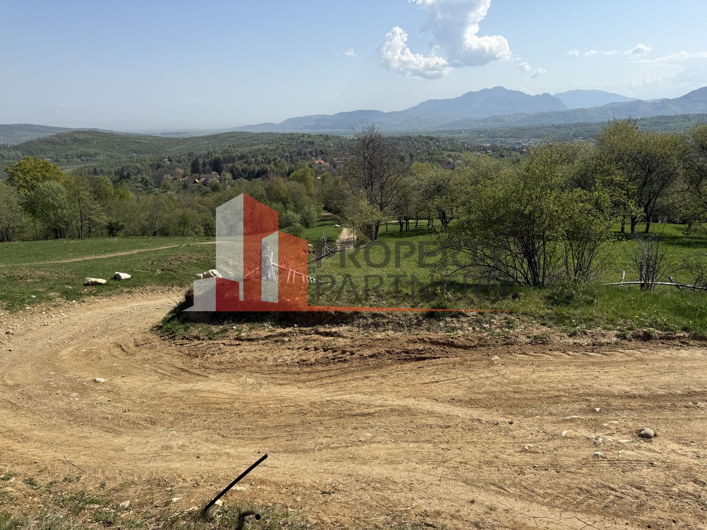 Terenuri Bran - Predelut  Priveliște către Bucegi și Postăvaru - Poză 4