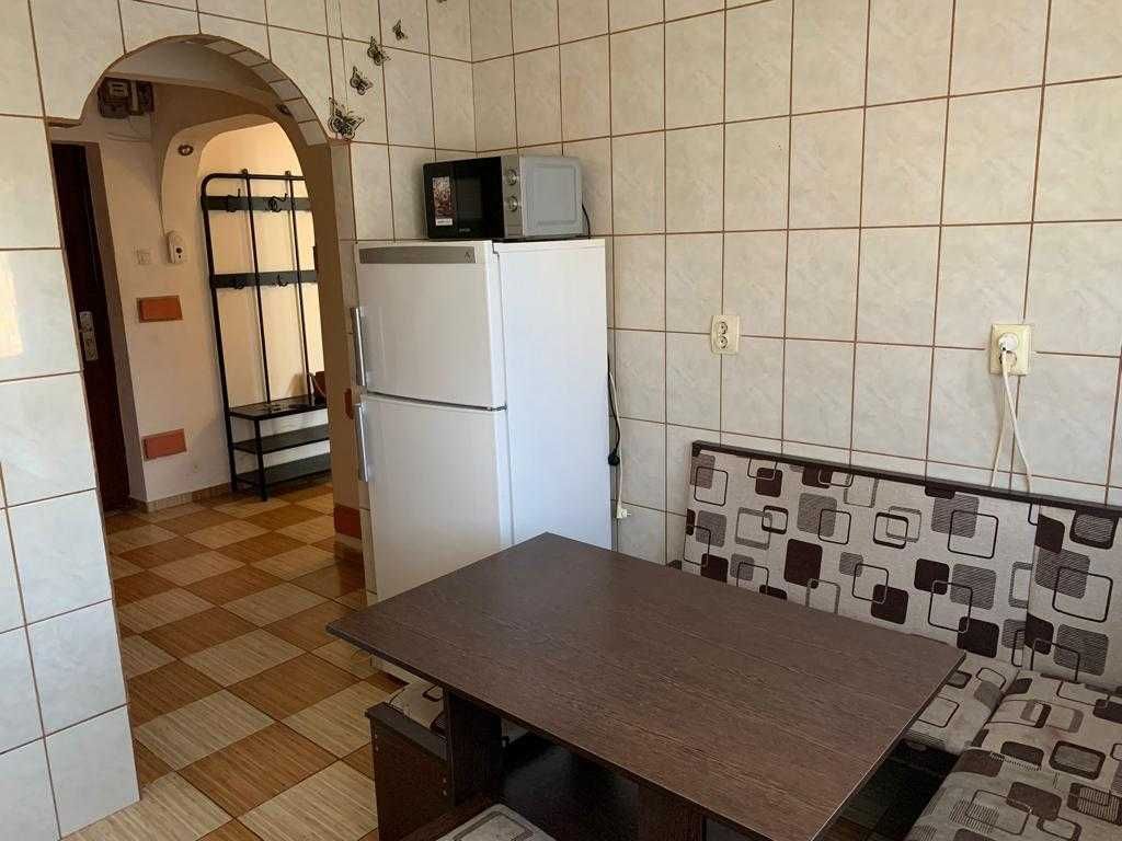 Vand apartament cu 2 camere, decomandat, Metrou Lujerului - Poză 1