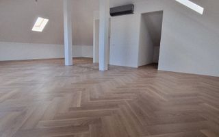 Vilă Individuală cu 700 mp Teren și Mansardă Amenajată - Poză 13