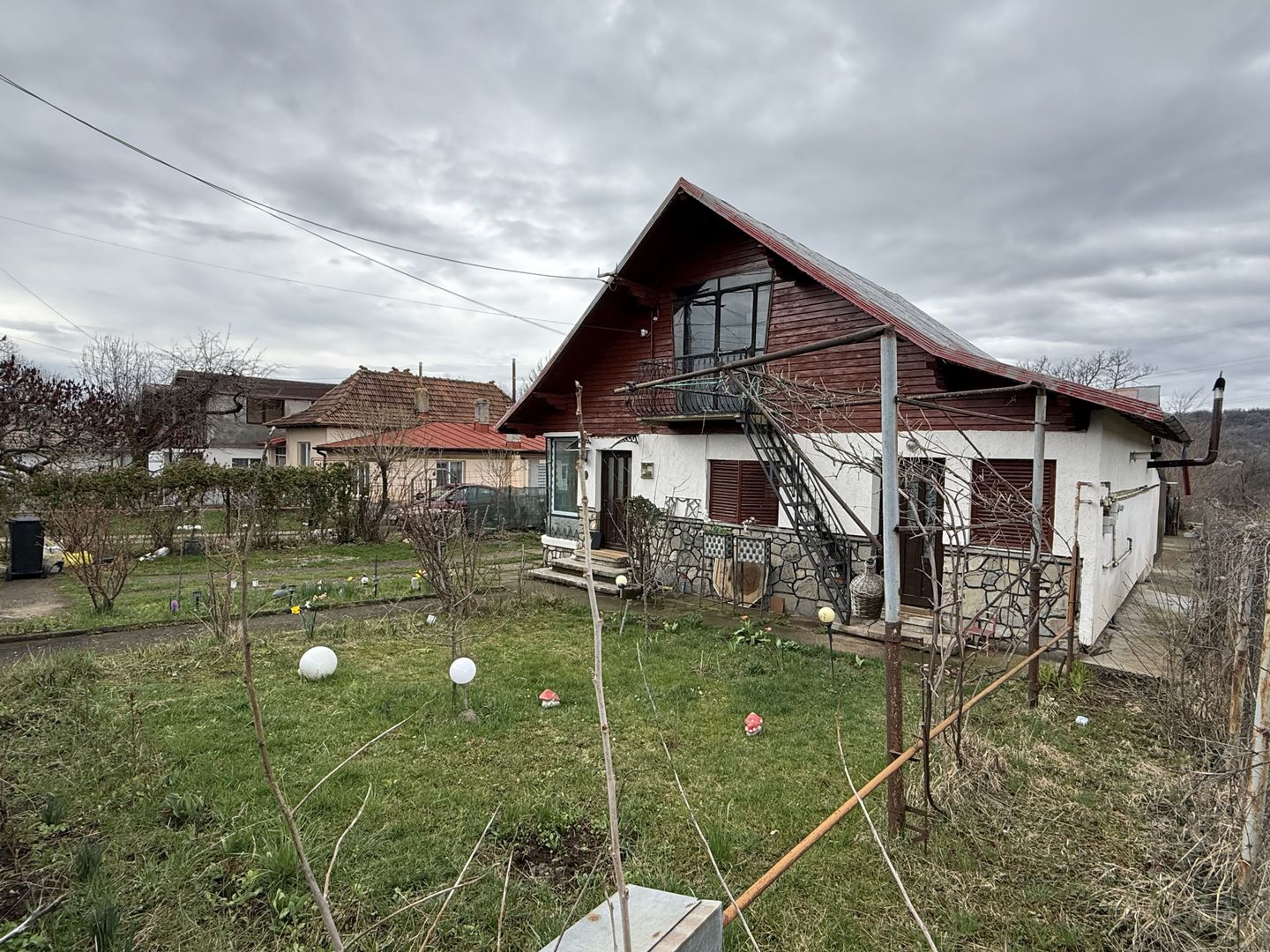 Casă corp C1 84mp + casă corp C2 51mp+garaj+ grădină și teren 889mp - Poză 20