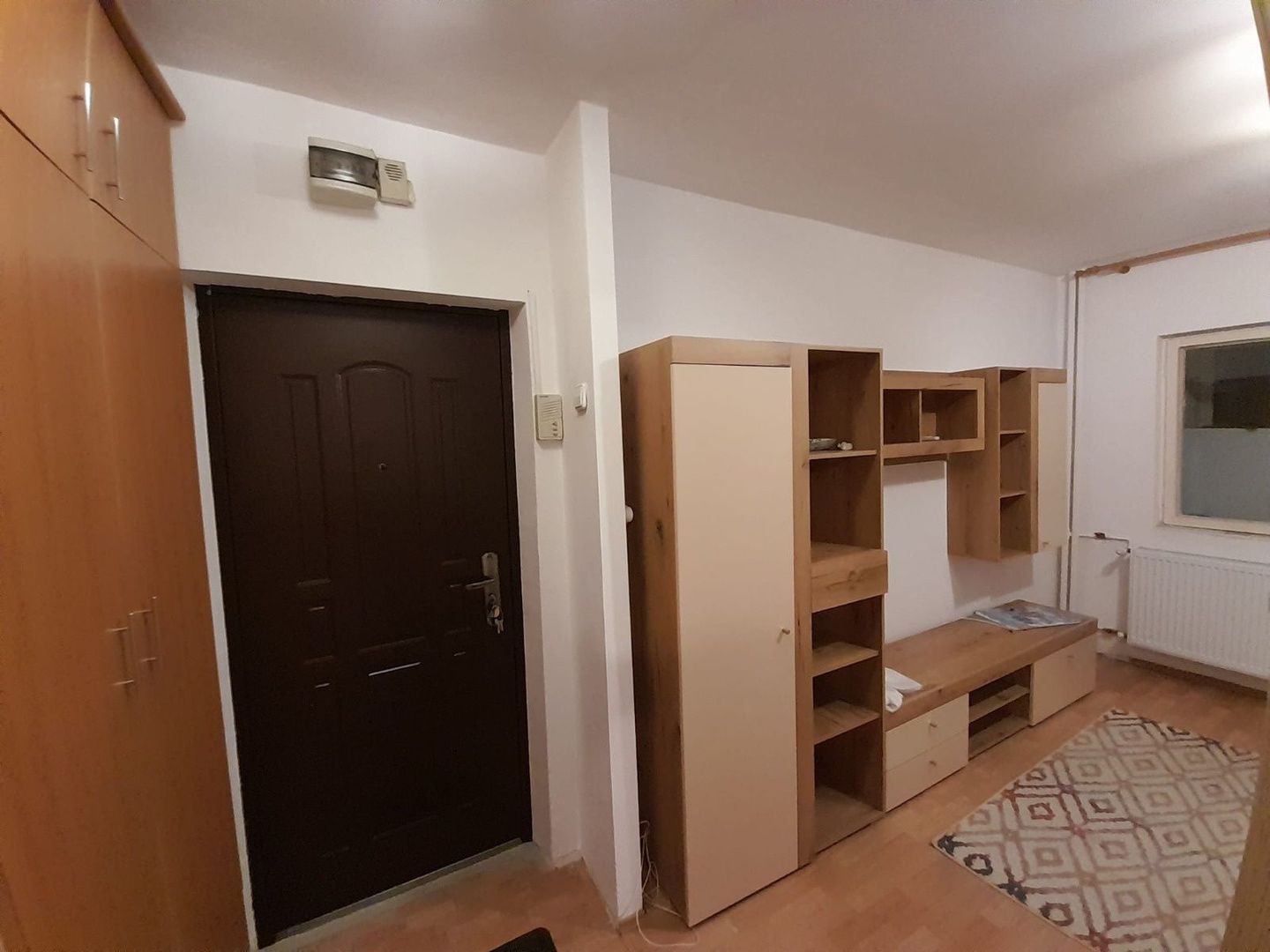 Garsonieră spațioasă, bloc anvelopat, zona Sebastian – Vulcan-Pet friendly - Poză 3