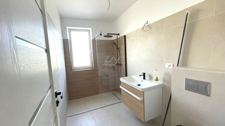 Bloc la asfalt. Etaj 1. Loc de parcare. - Poză 2