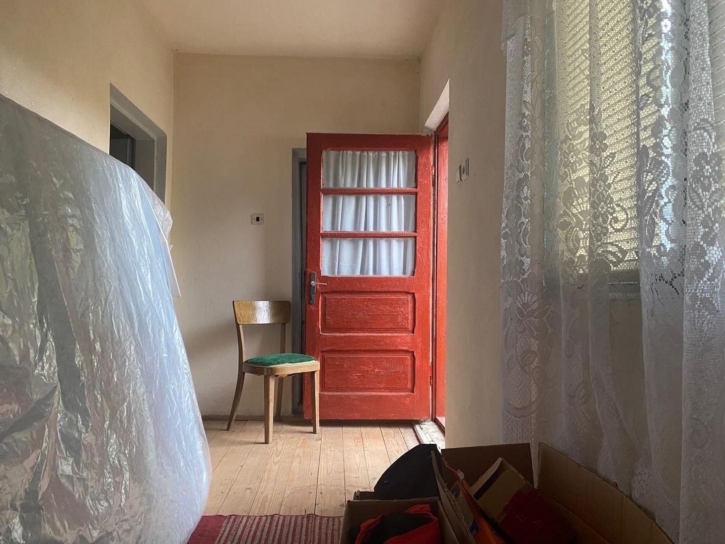 Vanzare casă cu teren generos în Săcueni, la 15 minute de Târgoviște - Poză 11