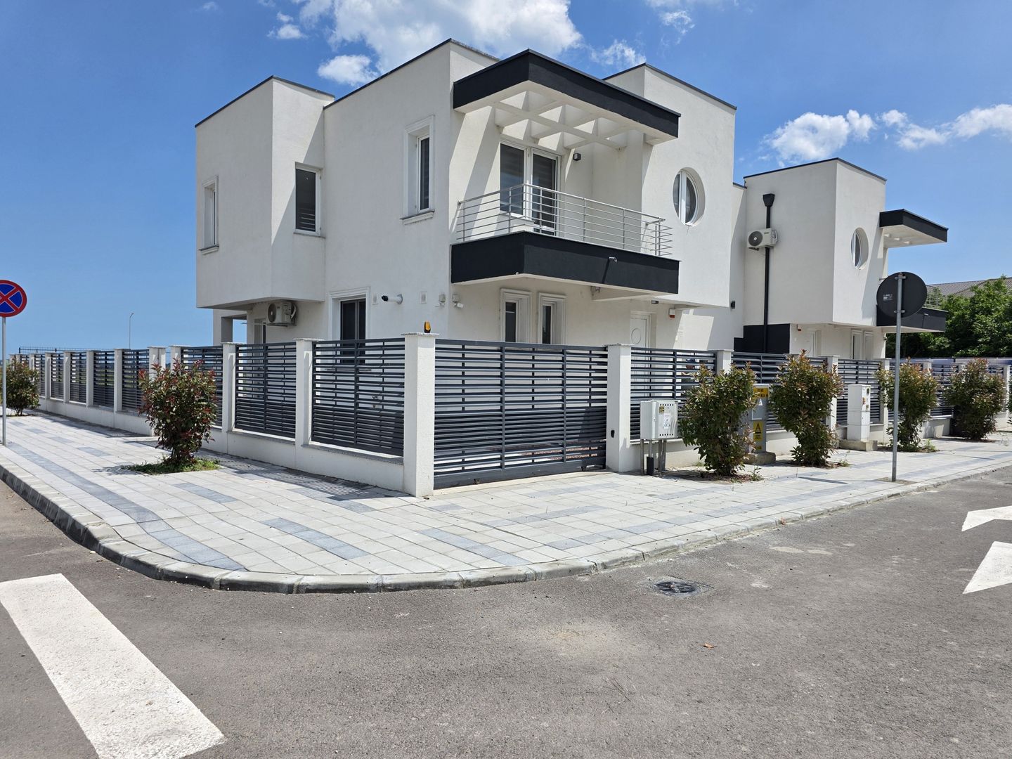 De închiriat – Vilă P+1 cu 4 camere, complet mobilată și utilată - Poză 1
