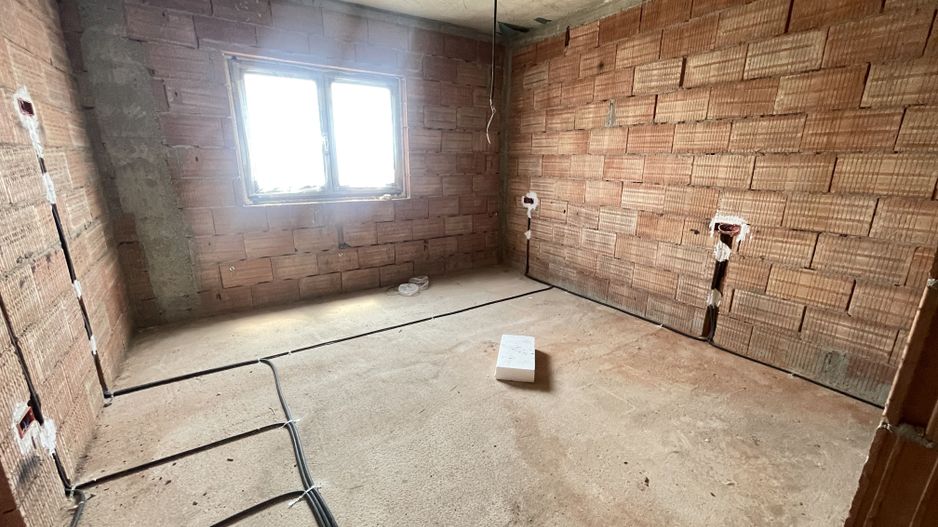 Casă la roșu, 3 dormitoare, teren 340 mp – Moșnița Nouă, lângă Kaufland - Poză 11