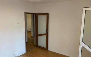 Nicolina - Cug - 4 Camere Decomandat -Etaj 3 - Bloc 1986 - Poză 6