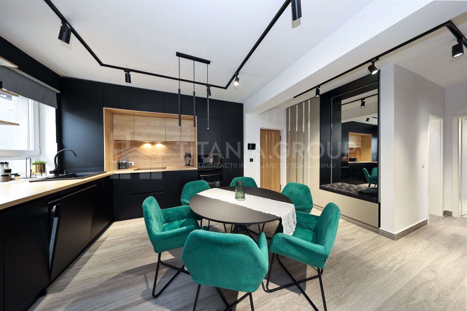 Apartament cu 3 camere, 2 bai, mobilat lux - zona Coresi - Poză 4