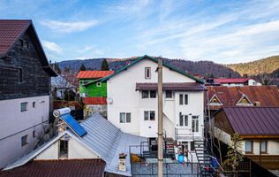 Casă individuală, vedere către Bucegi, la 300 m de Centru, Gară sau Cantacuzino