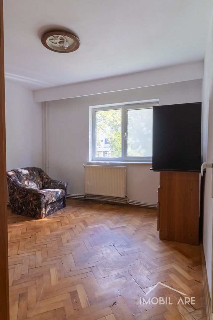 Apartament cu 4 camere - Poză 14