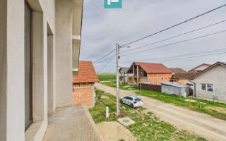 Casă impunătoare la gri în Curtici - Poză 32