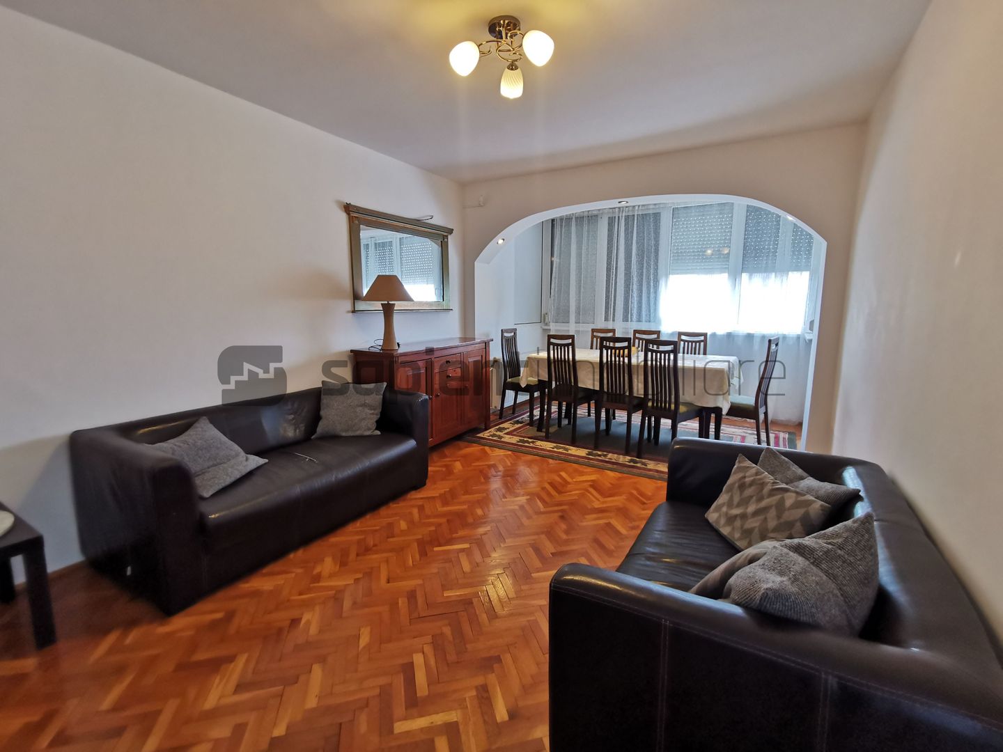 De închiriat apartament cu 4 camere, Bd. Decebal - Poză 1