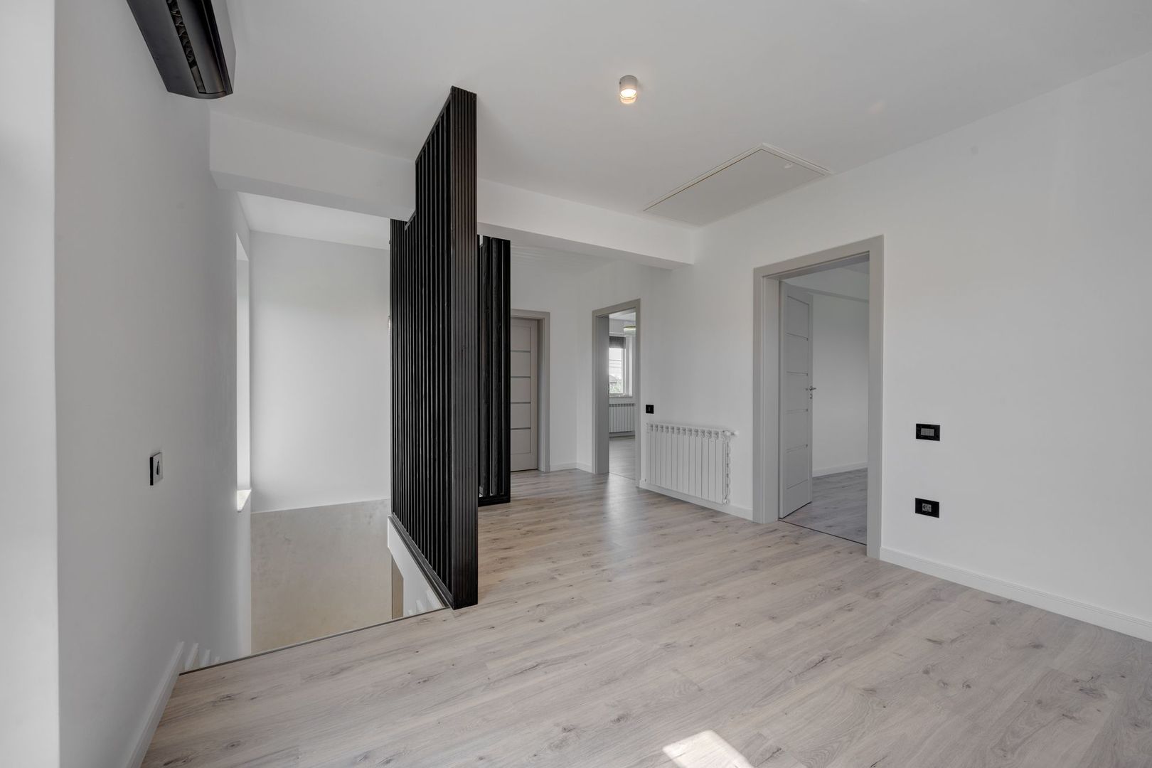 CASA TIPLA, Racordata la toate Utilitățile ! Domnești ! - Poză 10