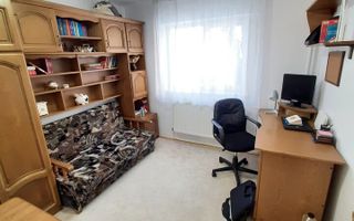 Apartament 3 camere, zona Bd.George Enescu , et.1, mobilat/utilat, pret negociabil ! - Poză 3