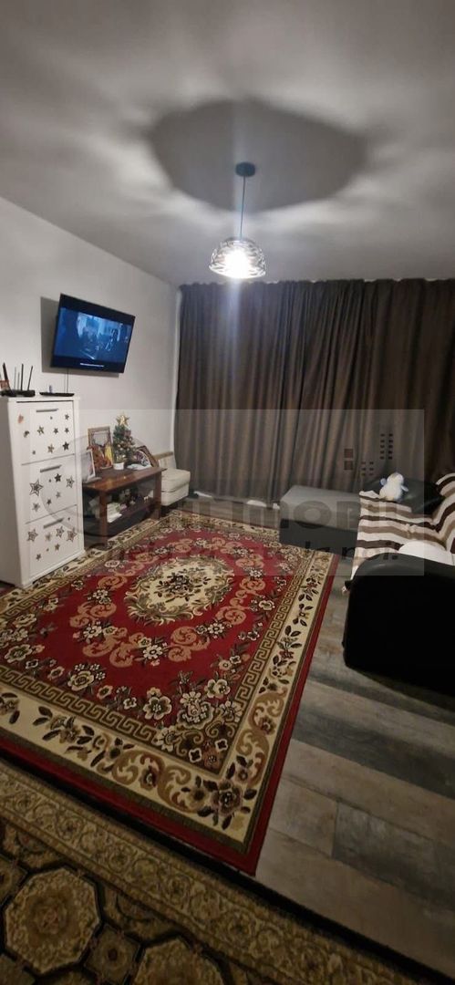 Apartament cu 3 camere si balcon - zona Podu Ros - 450€ - Poză 2