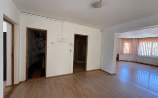Casa individuala spatioasa, curte si parcare/zona Semicentrala - Poză 8