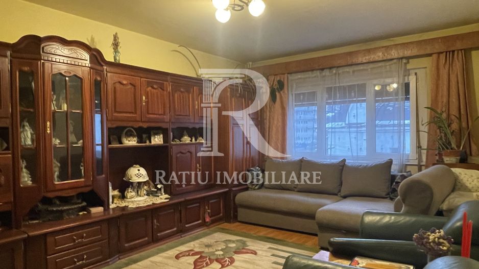 Apartament cu 3 camere  | Etaj intermediar | Calea Aradului | Oradea - Poză 1