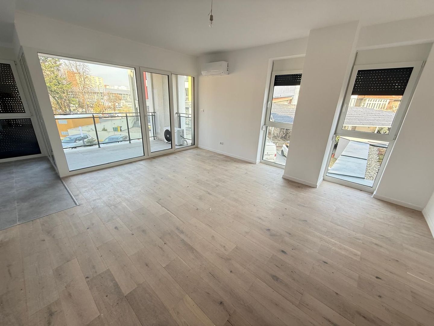 Spatiu birou | Circumvalatiunii - Nord One | Loc de Parcare Inclus - Poză 1