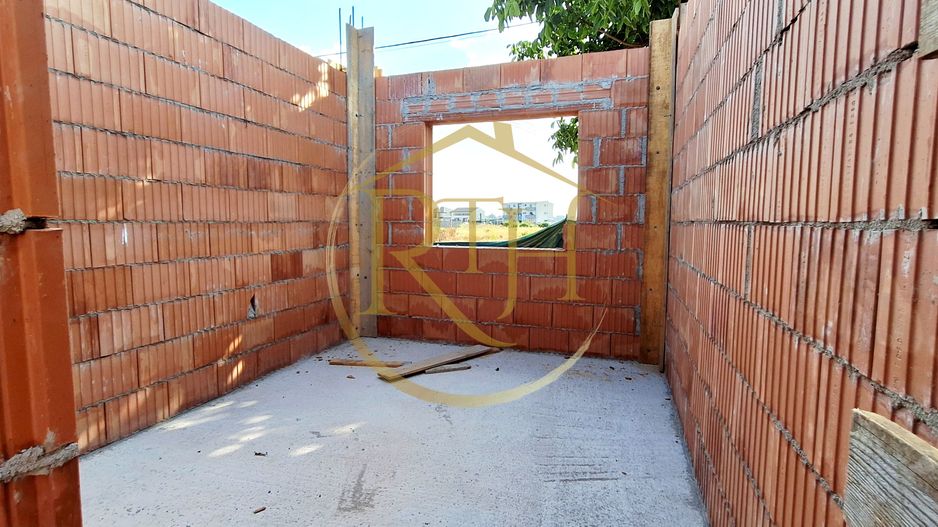 Oferim spre vanzare, Case tip duplex despartite prin spatiu verde, Giroc - Poză 11