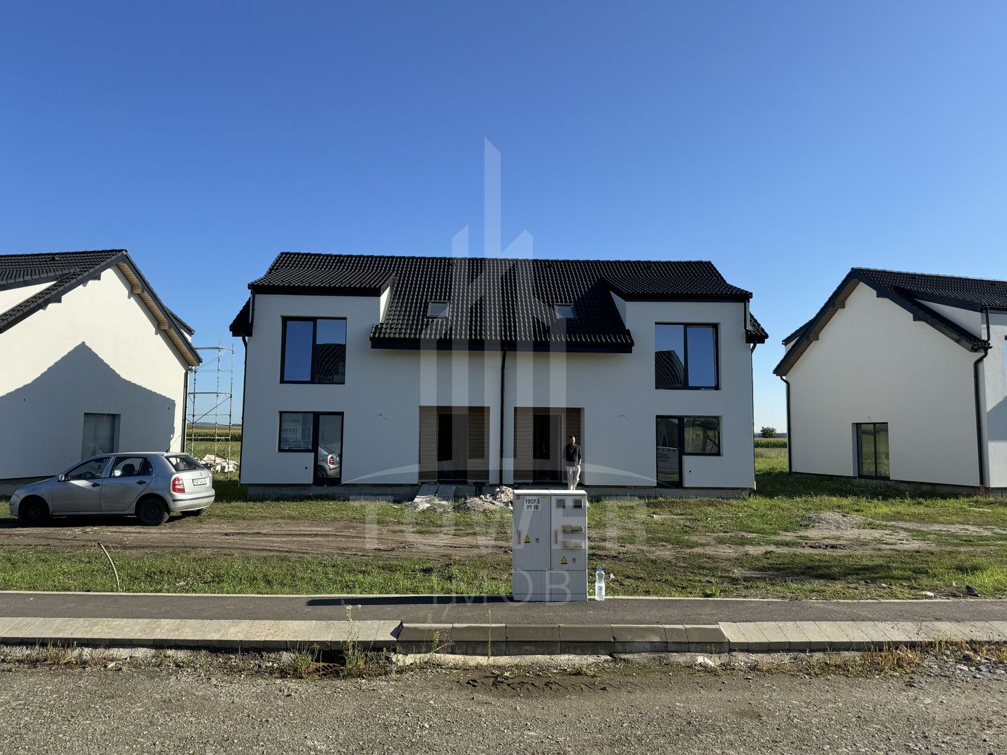 Casă Tip Duplex INDEPENDENTĂ ENERGETIC - Cartier NOU - Poză 2