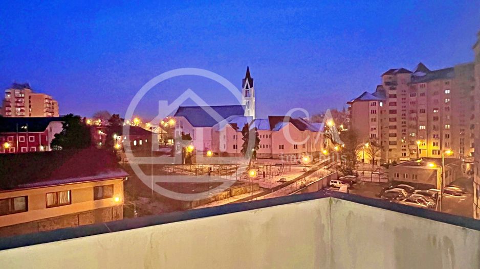 Apartament de vânzare cu 3 camere in zona Rogerius, Oradea - Poză 9