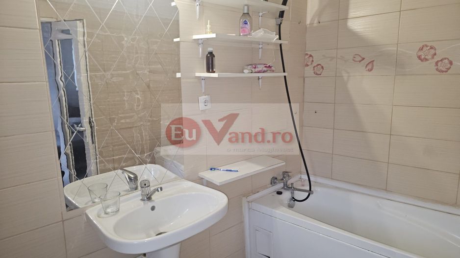 Casa 35 mp cu curte 300 mp, Micro 17 – Str. Oltului, 250 euro lunar - Poză 9