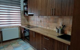 Închiriez casă cu 4 camere în Aroneanu - Poză 2