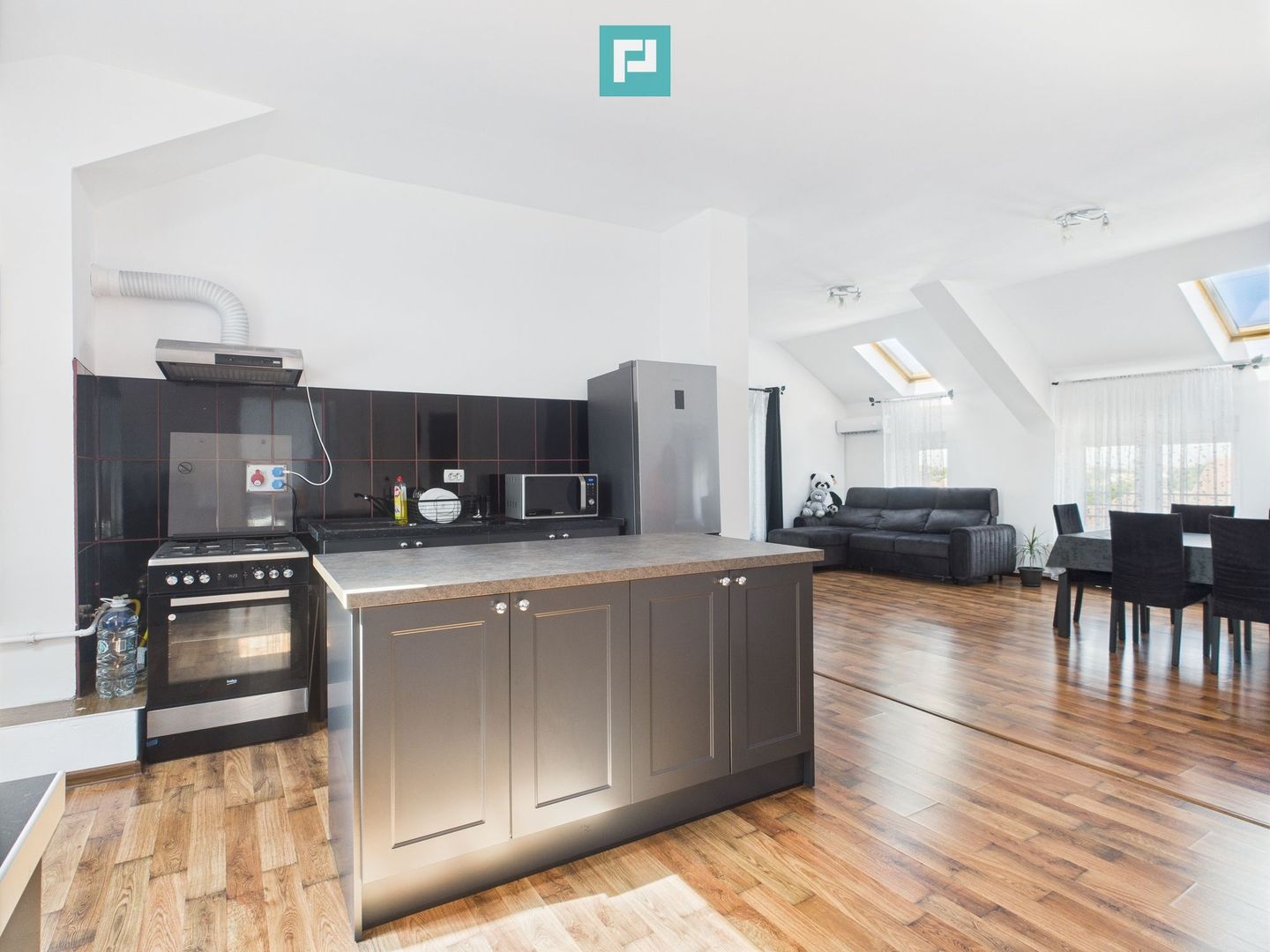 Apartament deosebit cu 3 camere , zona Fratelia - Poză 2