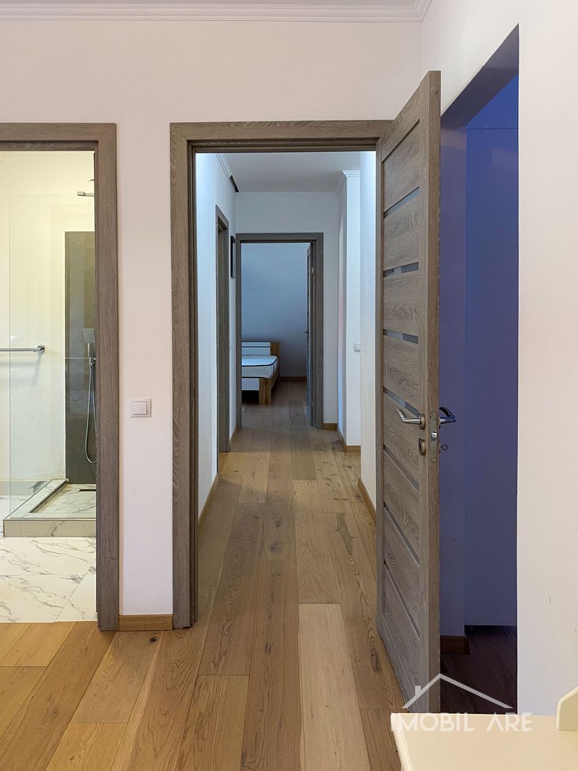 Apartament de lux cu 4 camere la mansardă - Poză 15