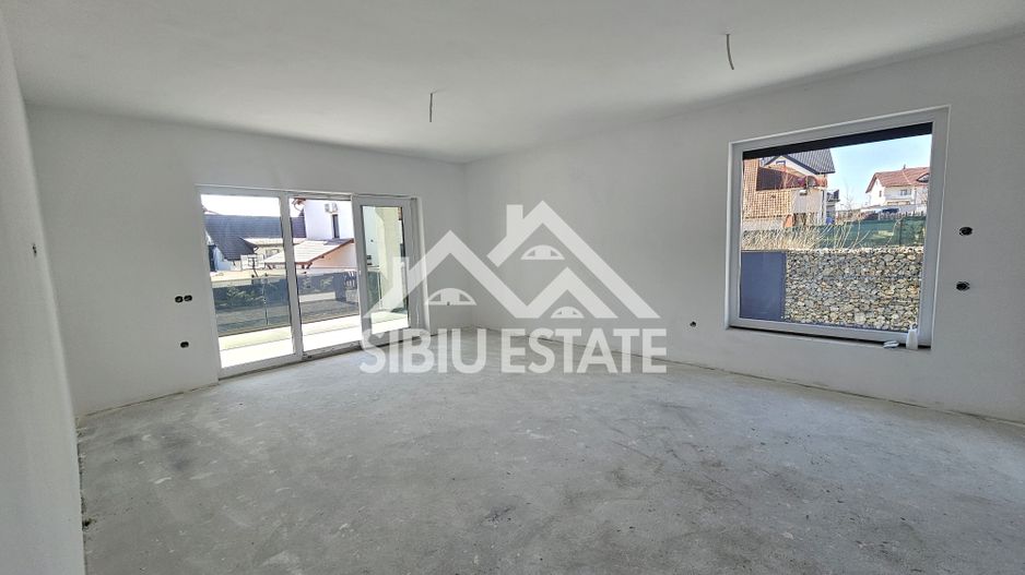 Casa Sibiu, intrare Selimbar, garaj, pivnita, curte mare - Poză 7