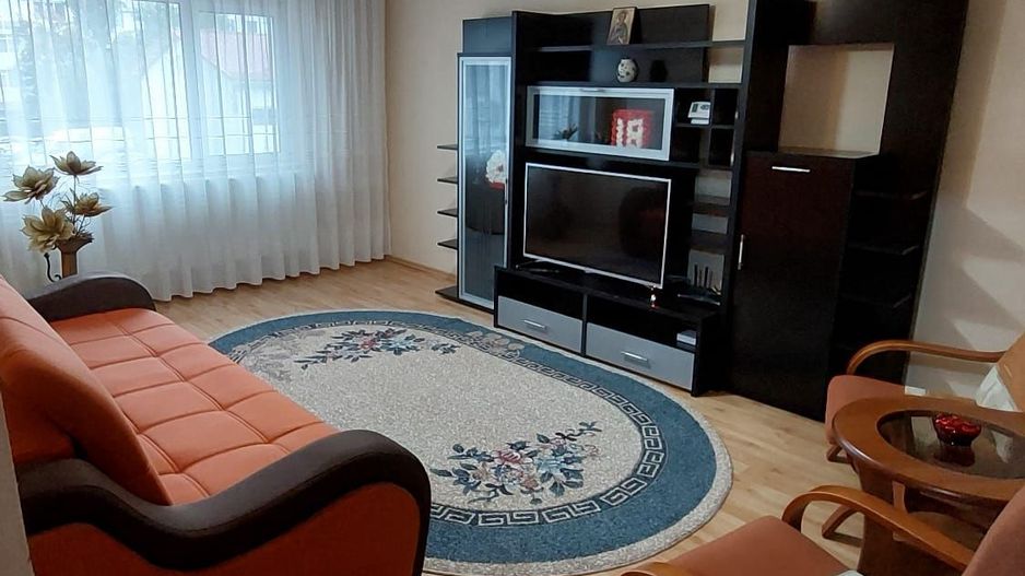 De închiriat apartament cu 3 camere, etaj 1, Siderurgistilor, 400 euro - Poză 1