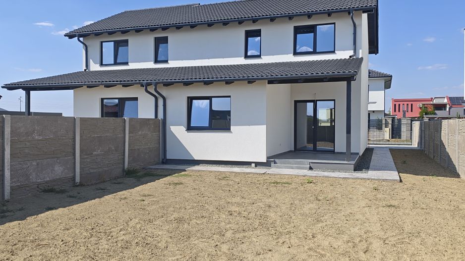 Sacalaz, 1/2 Duplex P+M 4 Camere,2 Bai,Terasa Acoperita - Poză 4