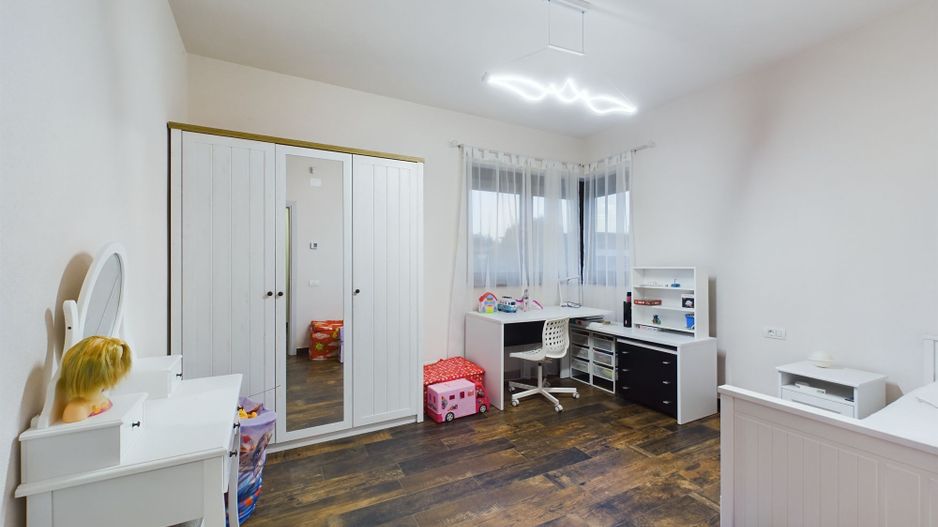 Casă modernă cu piscină încălzită în zona Tivoli - Poză 5